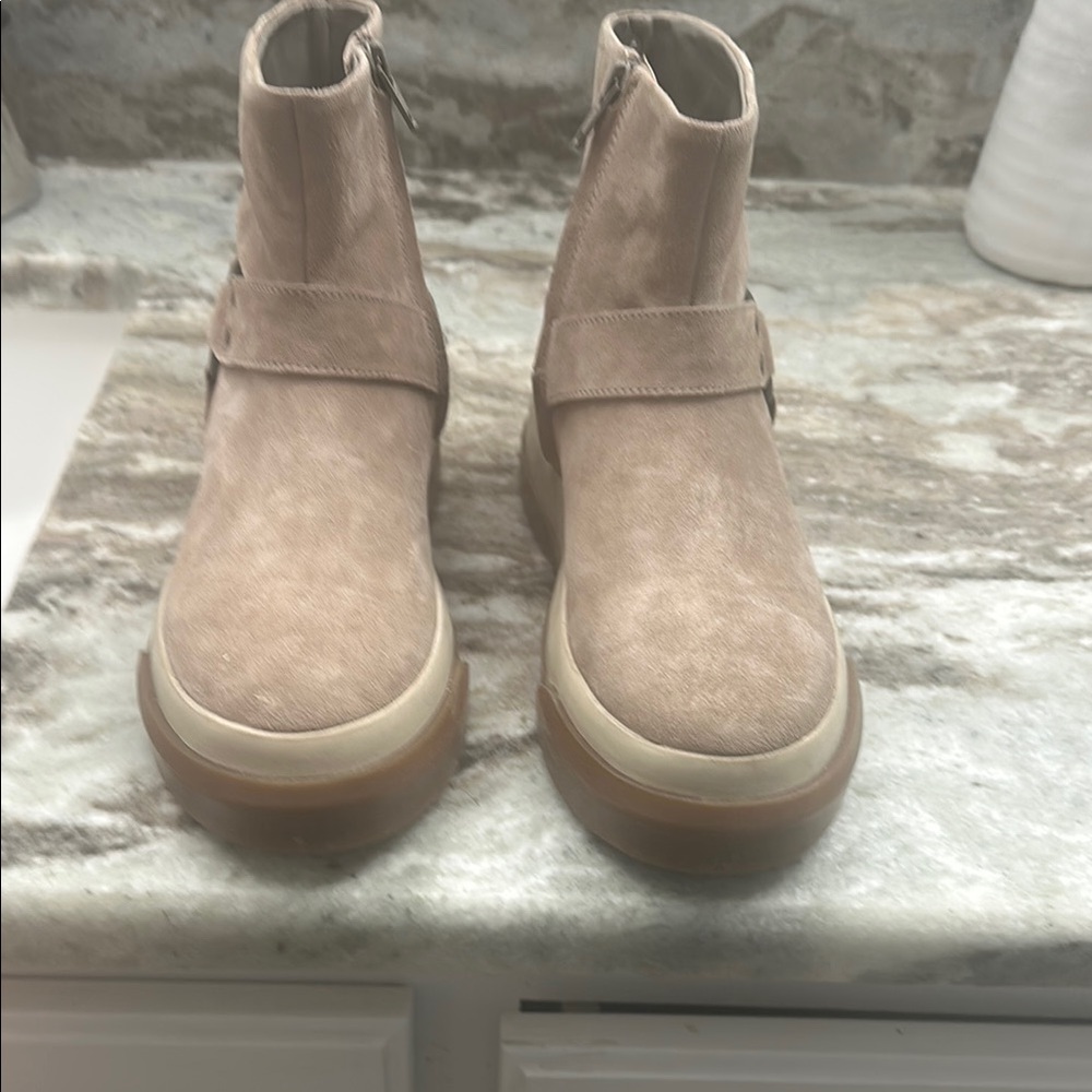 Suede boots